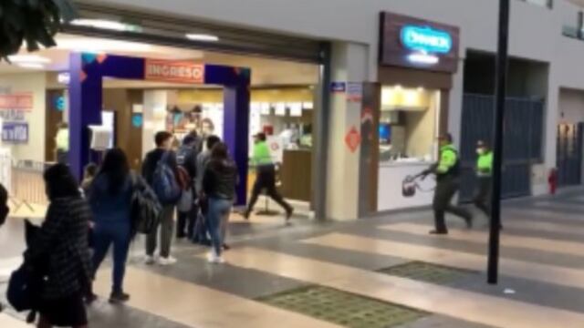 Plaza San Miguel: ladrón desata balacera tras asaltar joyería en interior del centro comercial | VIDEO