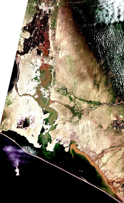 Imagen de la inundación de 2017 en Piura. El color marrón es la gran cantidad de transporte de sedimentos de la cuenca alta a la cuenca baja del río Piura, y cuenca antropogénica Pampa Las Salinas-Estuario de Virrilá-Quebrada Ñamuc-Laguna La Niña. (Foto: Cesar Alvarado Ancieta)