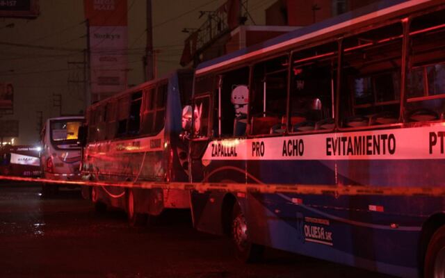 Unidades de transporte público también resultaron afectadas por la deflagración ocurrida en un grifo | Foto: Anthony Niño de Guzmán / El Comercio