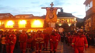 FOTOS: cientos de fieles acompañaron procesión del Santo Sepulcro en Cusco