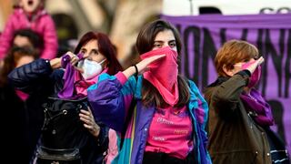 Miles de mujeres marchan en Roma contra la violencia machista | FOTOS