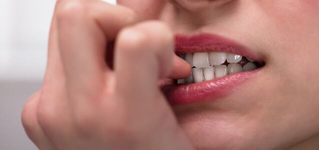 Víctor Lubin, dentista: comerte las uñas tiene estos terribles efectos en tu salud bucal