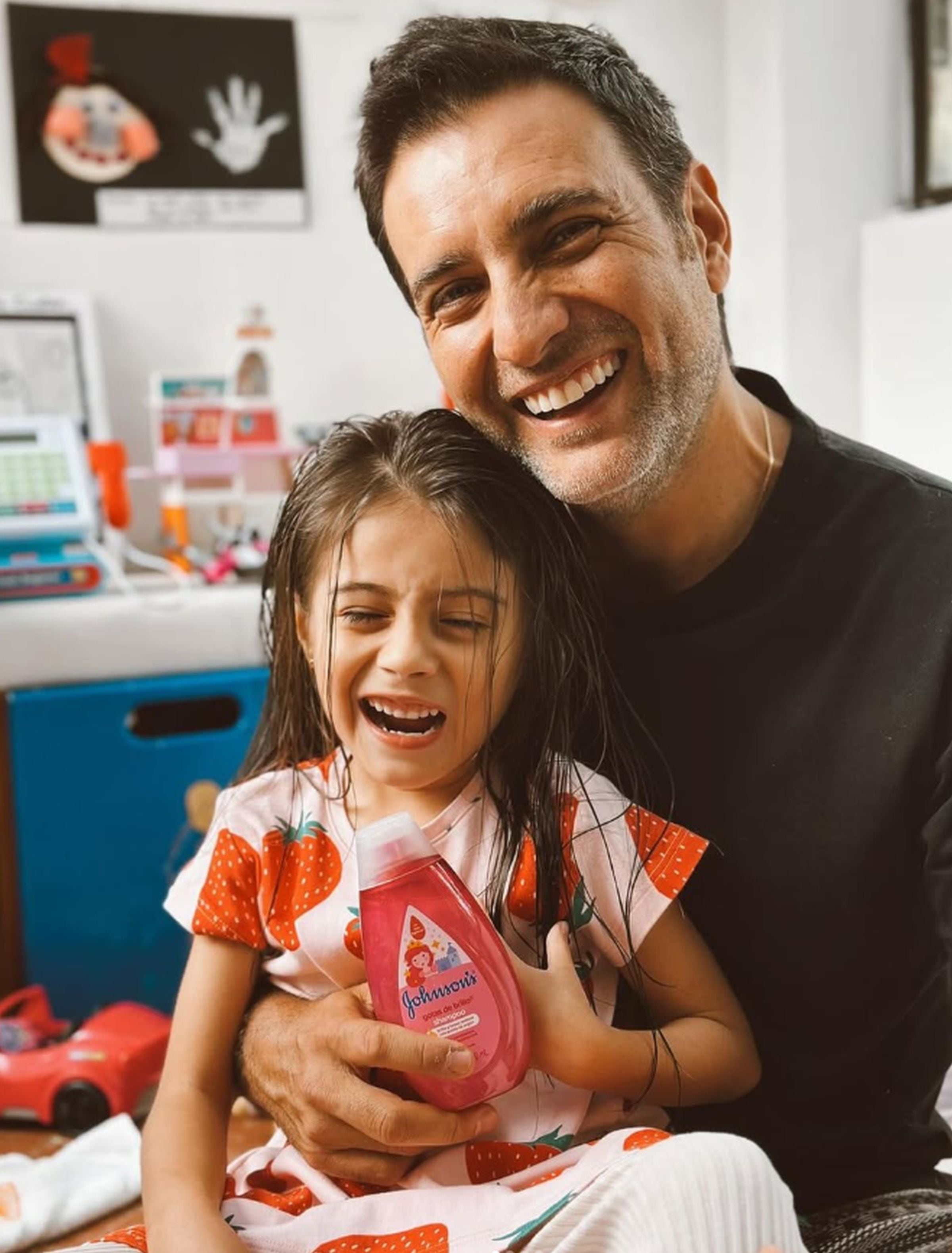 Andrés Suárez junto a su hija Enma (Foto: Andrés Suárez / Instagram)
