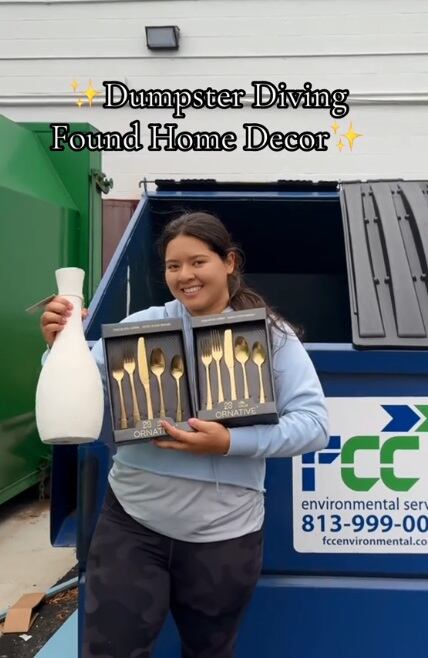 En solo dos años, asegura haber ahorrado 50.000 dólares en ropa y artículos esenciales gracias a esta práctica. (Foto: @meldidumpsterdive)