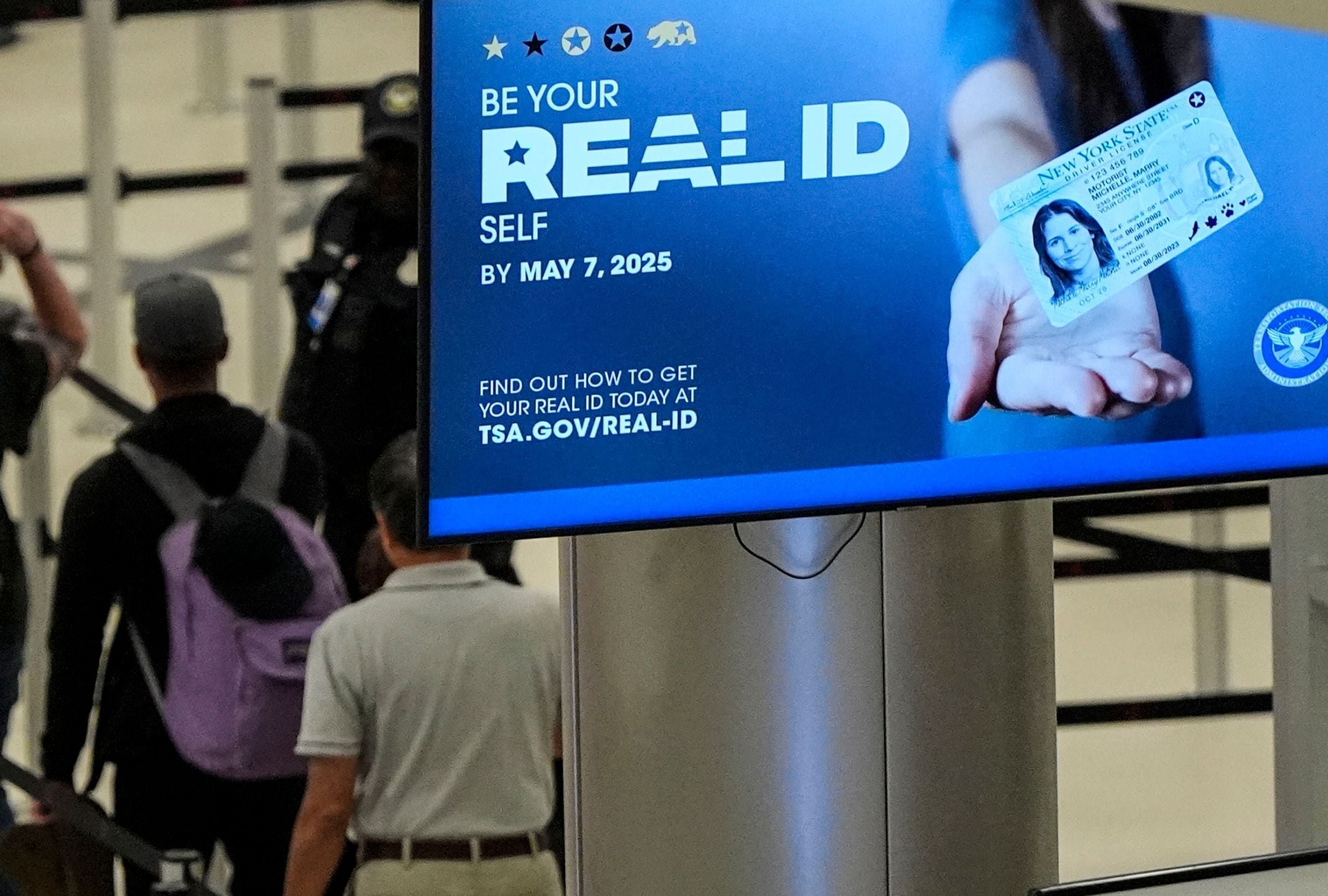 REAL ID establece estándares de seguridad más altos para las identificaciones y licencias de conducir emitidas por los estados (Foto: Mike Stewart / AP)