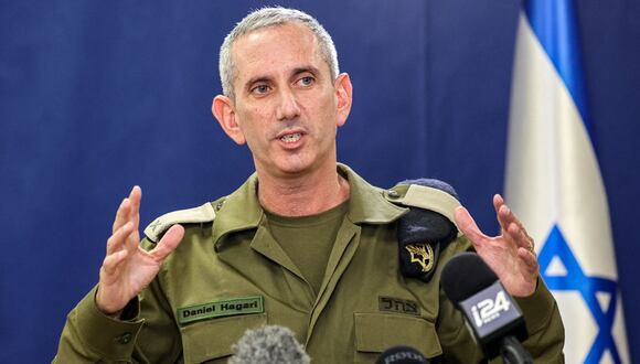 El portavoz del ejército israelí, el contralmirante Daniel Hagari, en una conferencia de prensa el 18 de octubre de 2023.| Foto: GIL COHEN-MAGEN / AFP