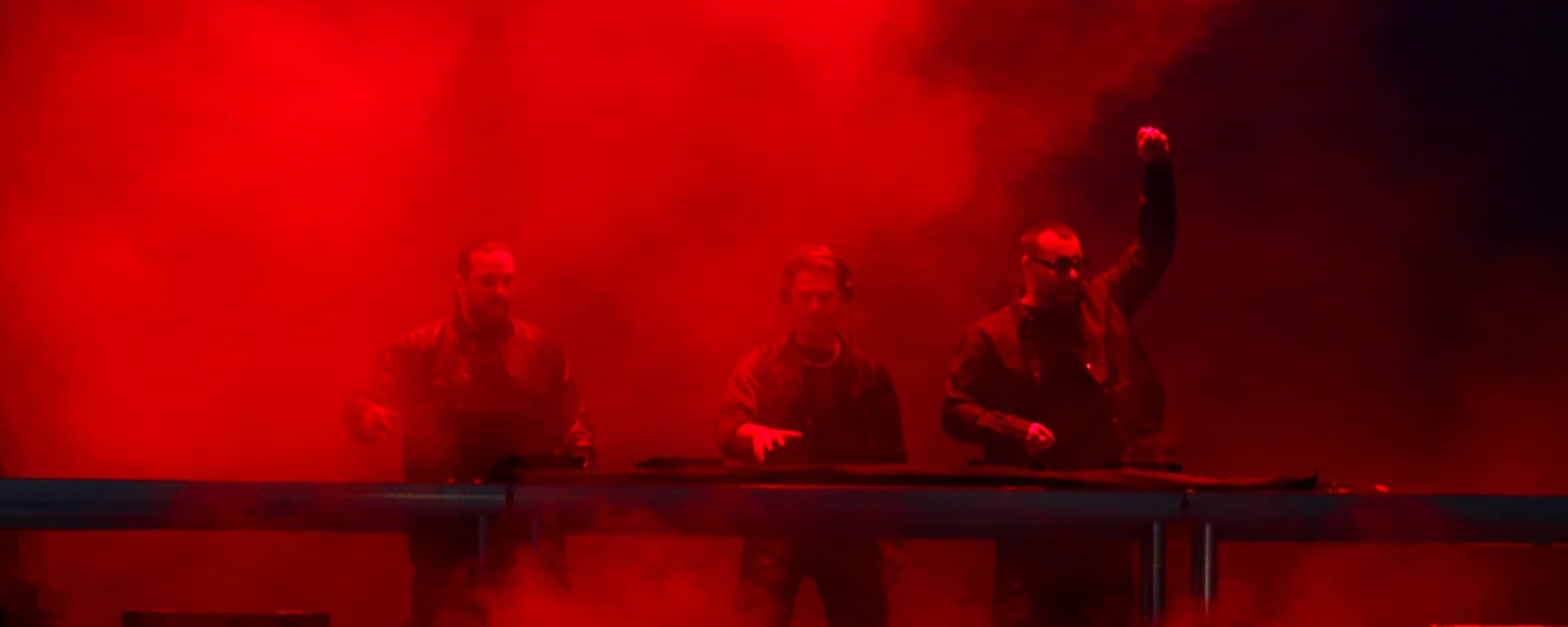 Swedish House Mafia, el trío que Lima necesitaba, encendió la noche con buena música y fuego
