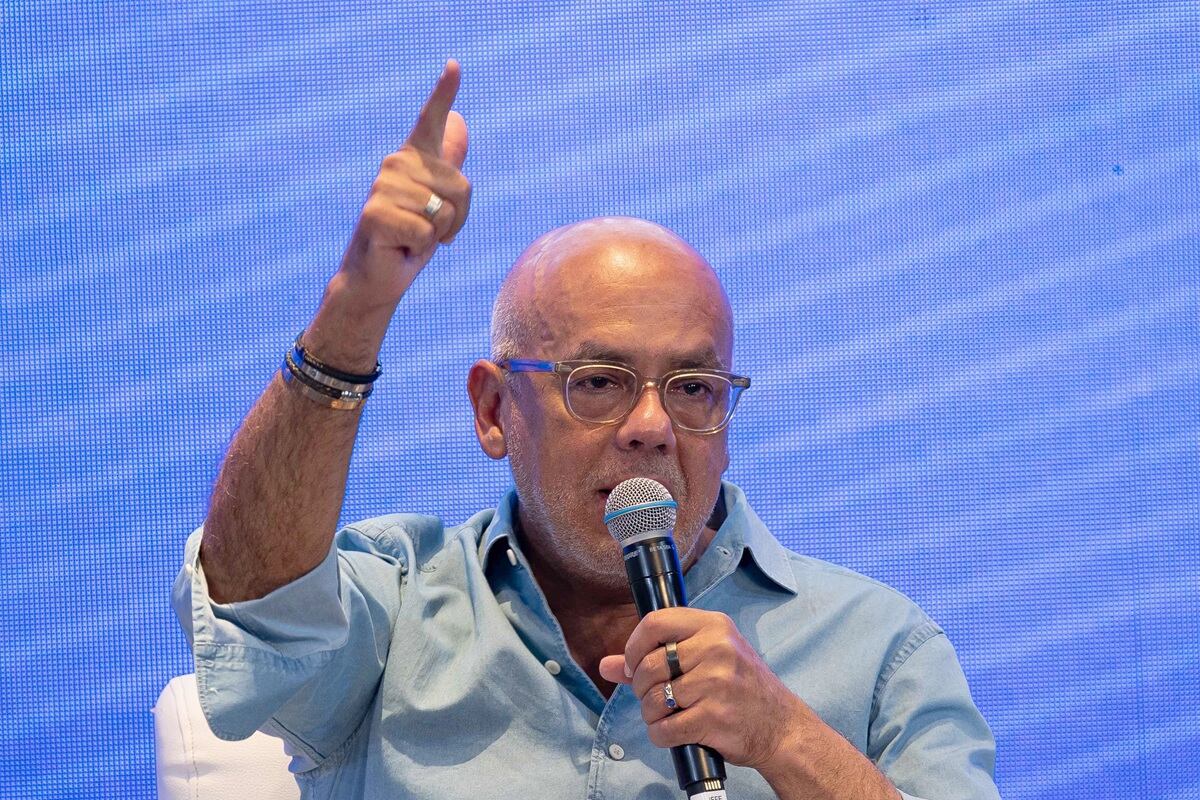 El jefe negociador del Gobierno de Venezuela, Jorge Rodríguez, dice que el despliegue de Estados Unidos en el Caribe "deja vía libre" a narcotraficantes. (Ronald Pena R. / EFE)