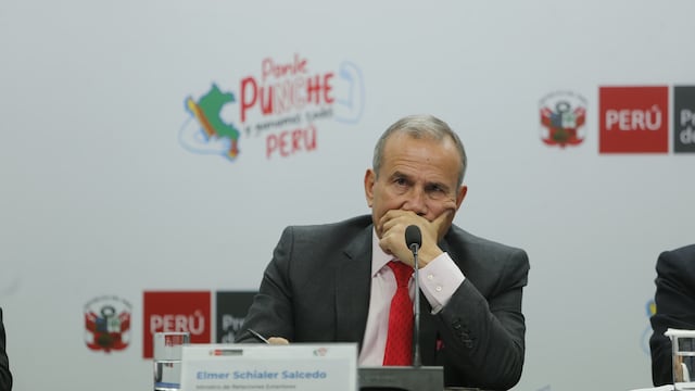 Canciller informa que se investiga colocación de otra bandera colombiana en territorio peruano