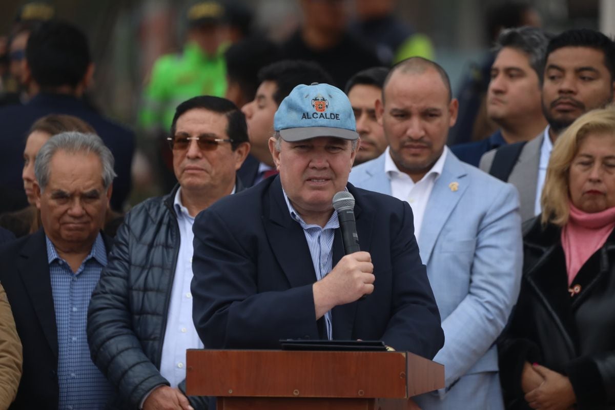 El alcalde de Lima, Rafael López Aliaga, aseguró que se reunió tres veces con el ministro Sandoval antes de su designación, afirmación que ha sido calificada como falsa por el titular del MTC. Foto: MML.