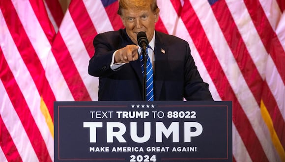 El ex presidente de Estados Unidos Donald Trump habla con sus partidarios durante el Supermartes en Mar-a-Lago, Palm Beach, Florida, el 5 de marzo de 2024. (EFE/EPA/CRISTOBAL HERRERA-ULASHKEVICH).