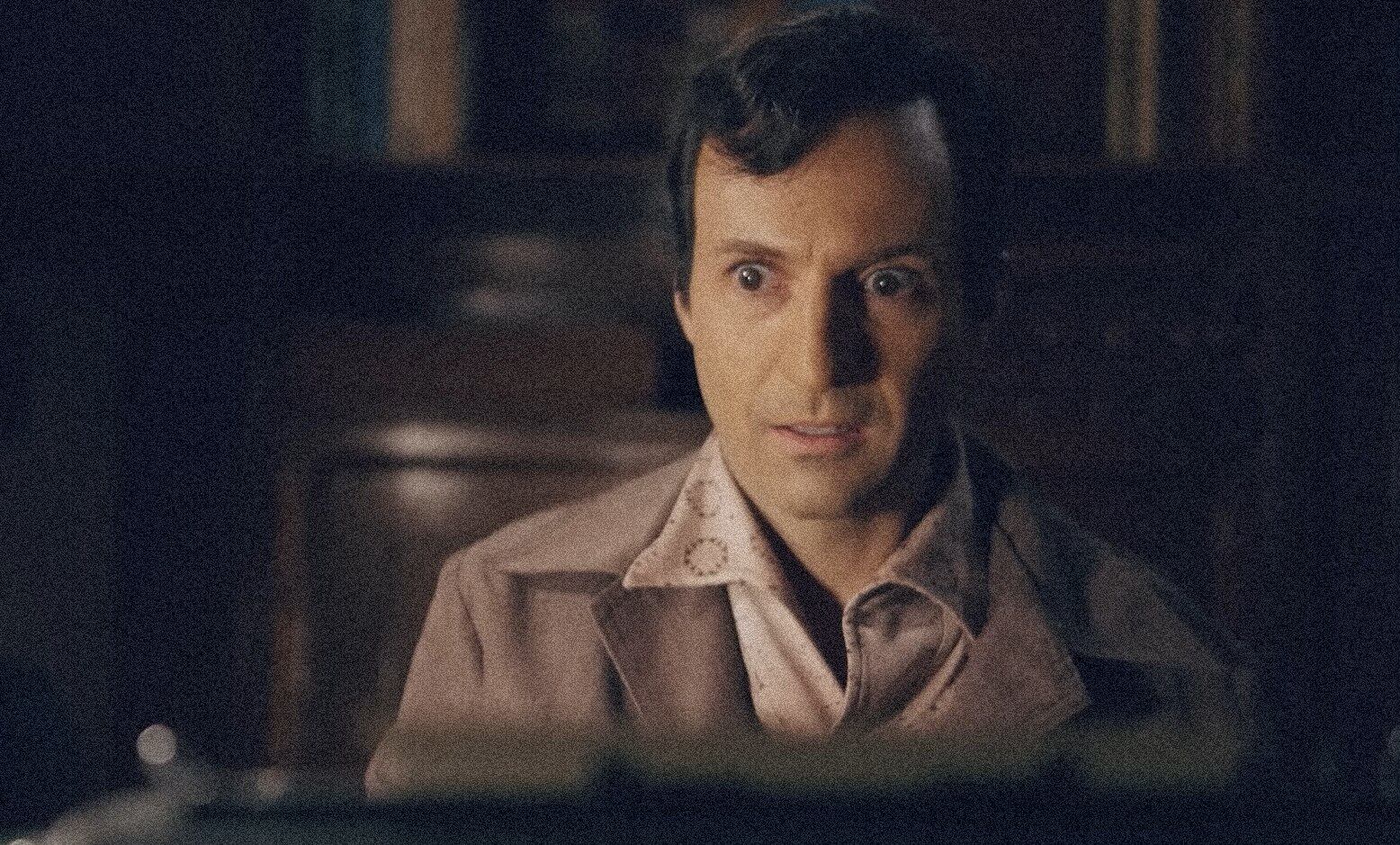 Pablo Cruz en escena de "Chespirito: Sin querer queriendo".