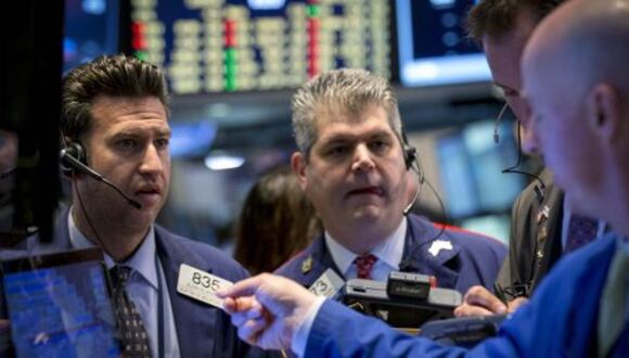 Diez minutos después del inicio de las operaciones en la Bolsa de Nueva York, el Dow Jones se situaba en 34.503 unidades y el selectivo S&P 500 sumaba un 0,23 %, hasta 4.446 puntos. (Foto: Reuters)