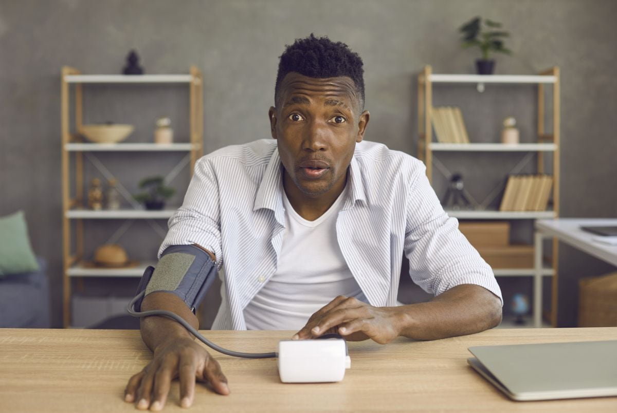 Aunque la hipertensión suele asociarse con la tercera edad, cada vez más jóvenes la padecen. (Foto: :Lacheev / iStock)