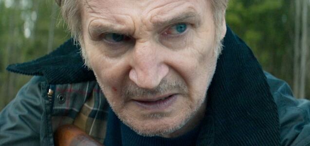 ¿De qué trata “In the Land of Saints and Sinners”?