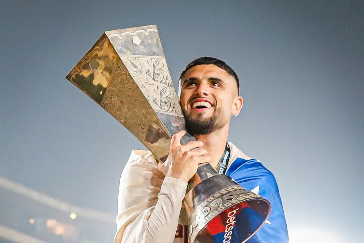 Rodrigo Ureña suma 99 partidos con Universitario desde el 2023. Anotó dos goles y dio 6 asistencias. Este año jugó 2269 minutos. (Foto: Universitario de Deportes)