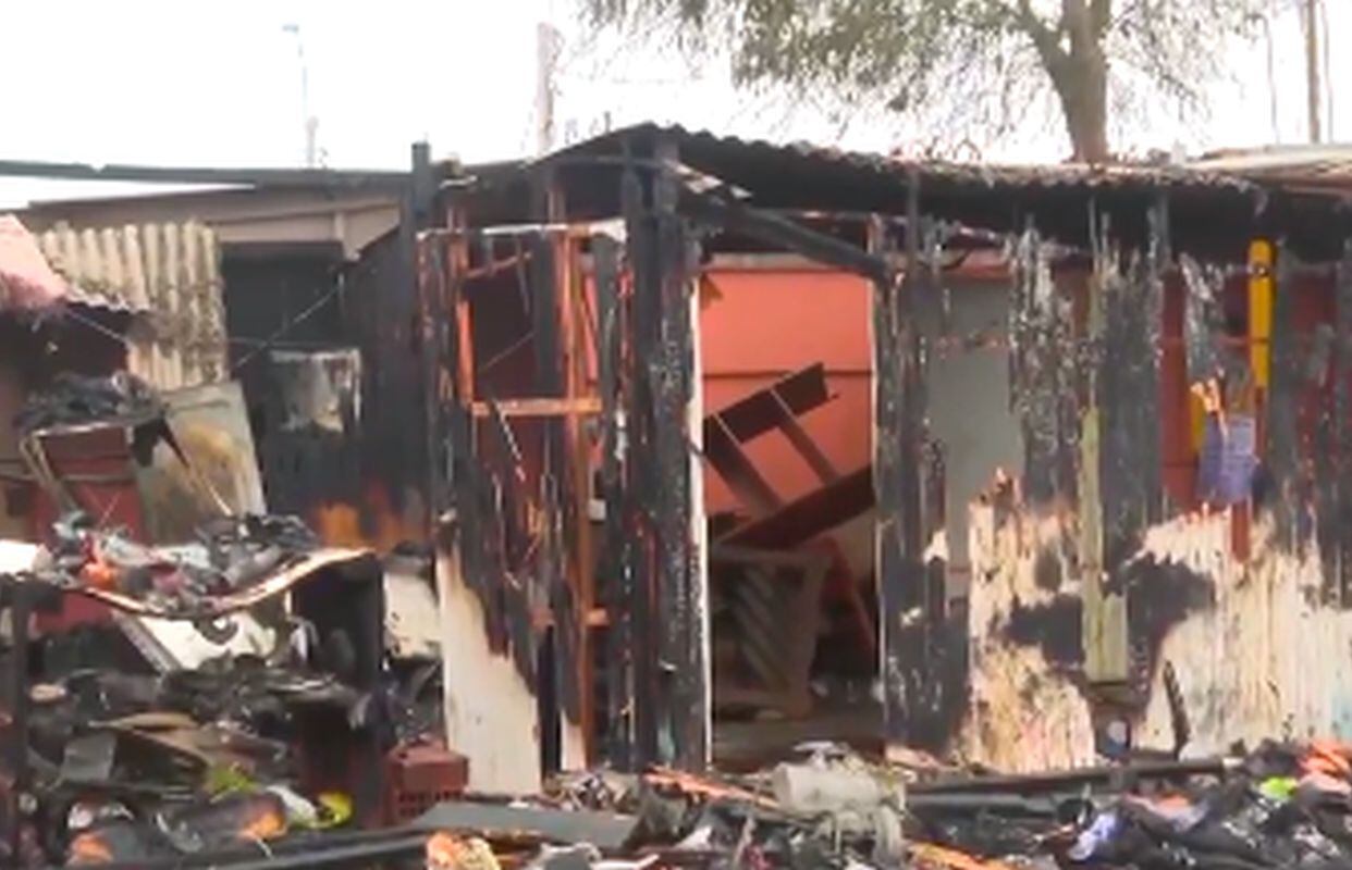 Las casas, construidas la mayoría con material noble, fueron consumidas en su totalidad por el fuego. Foto: Canal N