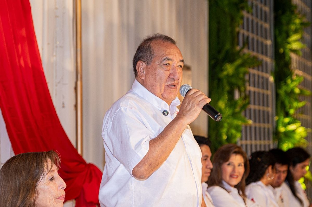 Mario Vizcarra, precandidato presidencial de Perú Primero, ahora se retracta por lo que dijo sobre indultar expresidentes. (Foto: Facebook / Mario Vizcarra)