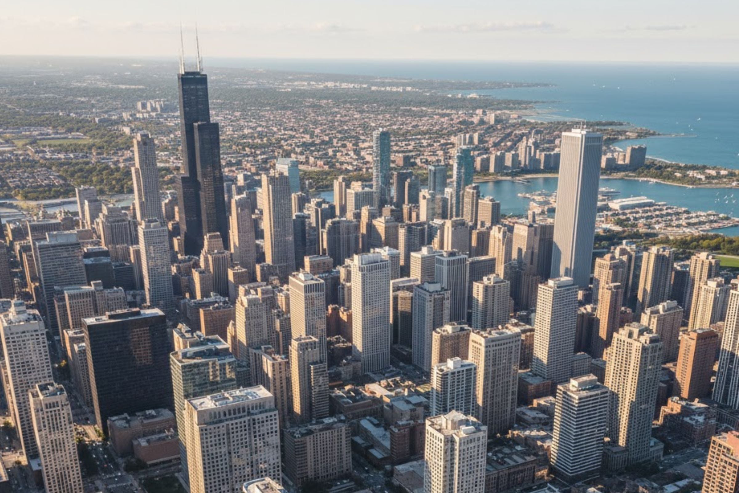 La ciudad presenció una luz diurna por un aproximado de 9 horas y 7 minutos este domingo. (Crédito: Imagen creada por El Comercio MAG usando la IA de 'Gemini')