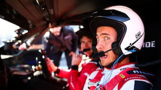 De la cancha al circuito: Eden Hazard se subió a un auto de carrera junto al piloto Oliver Rowland | FOTOS