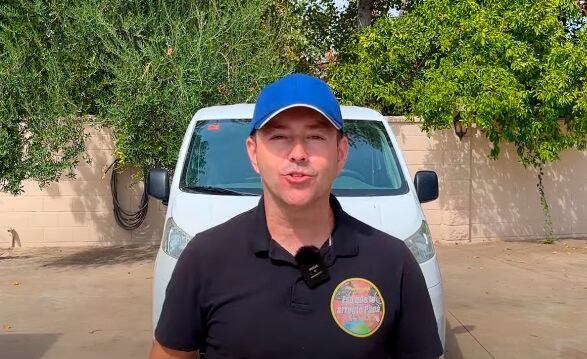 "Eso que lo arregle papá" es un popular youtuber conocido por brindar trucos sencillos para problemas cotidianos. (Foto: Eso que lo arregle Papá / YouTube)