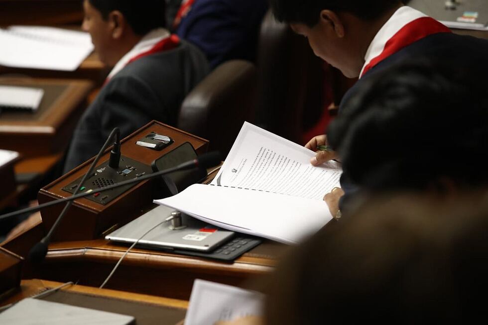 El mensaje a la Nación fue entregado por escrito a todos los congresistas para su revisión mientras la presidenta hablaba en el hemiciclo. (Foto: jorge.cerdan/@photo.gec)