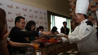 Chefs tusanes enseñan a preparar platos con quinua en China