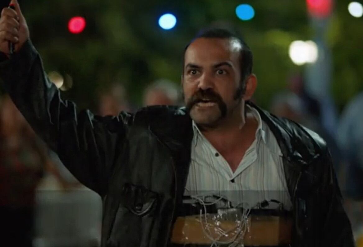Vahap amenaza con explotar la bomba que tiene en su cuerpo (Foto: Tims & B Productions)