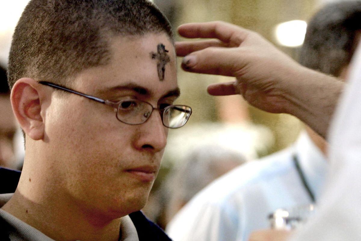 El Miércoles de Ceniza se celebra alrededor del mundo (Foto: Orlando Sierra / AFP)