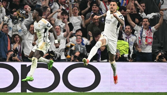 Real Madrid's Spanish forward #14 Joselu (R) celebrates scoring the equalizing goal during the UEFA Champions League semi final second leg football match between Real Madrid CF and FC Bayern Munich at the Santiago Bernabeu stadium in Madrid on May 8, 2024. (Photo by JAVIER SORIANO / AFP)