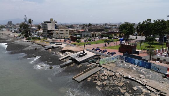Oleaje anómalo en las playas de La Punta y Callao dejó algunos daños en la infraestructura pública. (Foto: El Comercio)