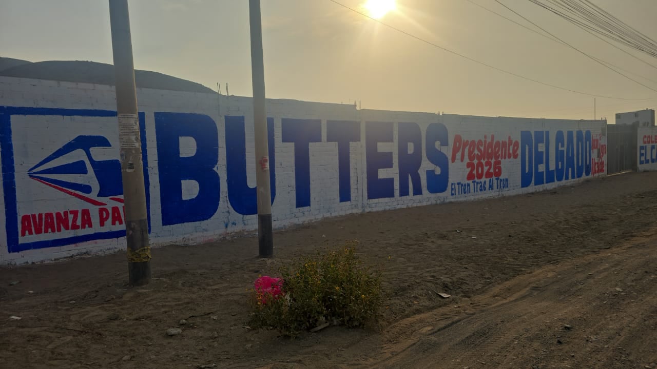 En el distrito limeño de Ancón, el partido Avanza País ya muestra pintas proselitistas donde anuncia a Phillip Butters como su candidato presidencial para los comicios del 2026.