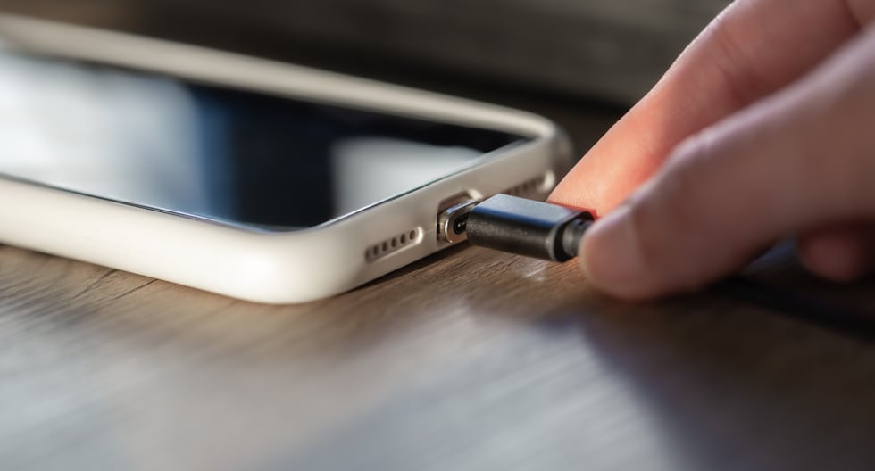 What should you plug in first when charging a cell phone: the device or the charger?