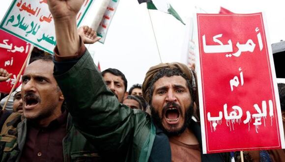 Manifestantes leales a los hutíes en Yemen protestan contra EE.UU. por redesignar al movimiento como "grupo terrorista global". (Getty Images).