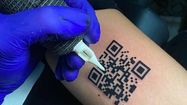 Italia: joven se tatuó el código QR de su certificado de vacunación y el resultado sorprendió a más de uno