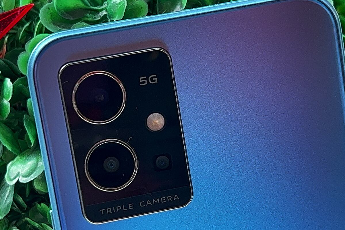 La pantalla está hecha completamente de vidrio, a diferencia de todo el cuerpo que es de plástico pulido. (Foto: MAG - Rommel Yupanqui)