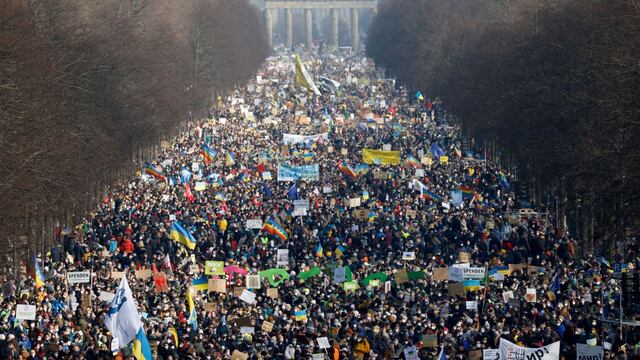Alemania: al menos 100.000 personas se manifiestan en Berlín en solidaridad con Ucrania 