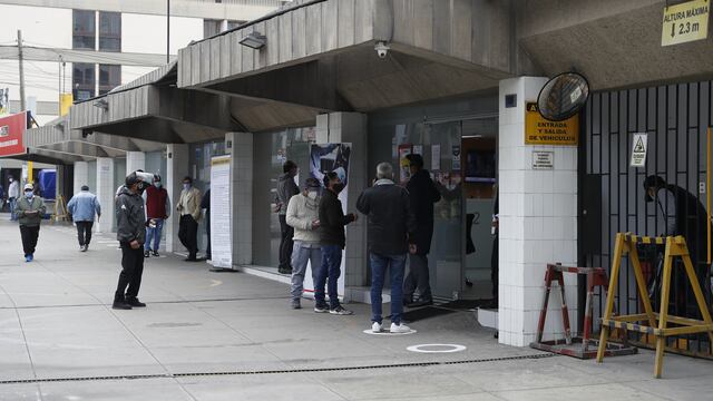 La nueva normalidad de los trámites: usuarios cuentan cómo realizarlos sin contagiarse en el intento