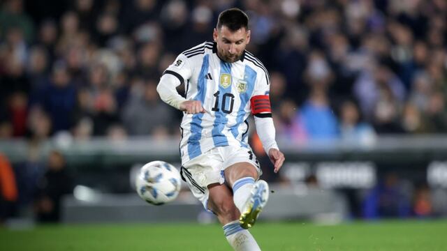 Lionel Messi y los singulares registros tras su golazo de tiro libre en el Argentina vs Ecuador | VIDEO