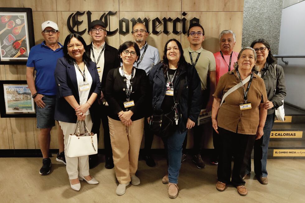 Tras la visita a la redacción, posaron para inmortalizar la jornada. (FOTOS: LENIN TADEO / @PHOTO.GEC)