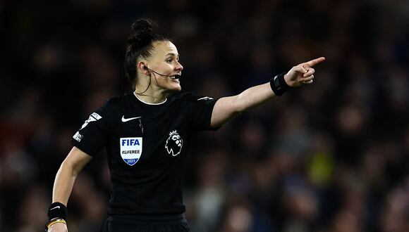 English referee Rebecca Welch gestures during the English Premier League football match between Fulham and Burnley at Craven Cottage in London on December 23, 2023. Rebecca Welch becomes the first female referee of a Premier League match overseeing Fulham's game against Burnley. (Photo by HENRY NICHOLLS / AFP) / RESTRICTED TO EDITORIAL USE. No use with unauthorized audio, video, data, fixture lists, club/league logos or 'live' services. Online in-match use limited to 120 images. An additional 40 images may be used in extra time. No video emulation. Social media in-match use limited to 120 images. An additional 40 images may be used in extra time. No use in betting publications, games or single club/league/player publications. / 