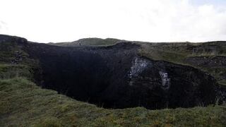Hundimiento de tierra crea un gigantesco cráter en Inglaterra