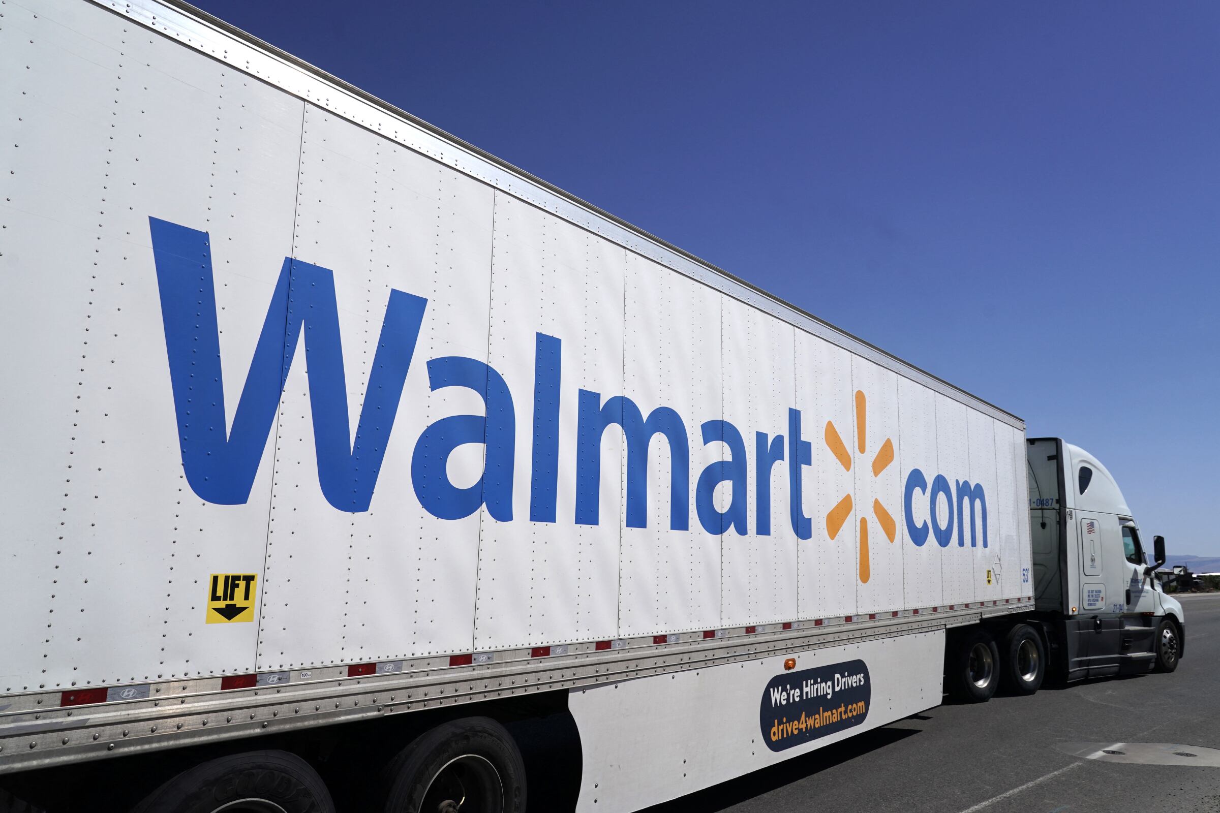Walmart y otras cadenas muy conocidas han tomado la decisión de que todos sus trabajadores descansen durante un día entero en el mes de noviembre, por lo que no habrá atención (Foto: AFP)