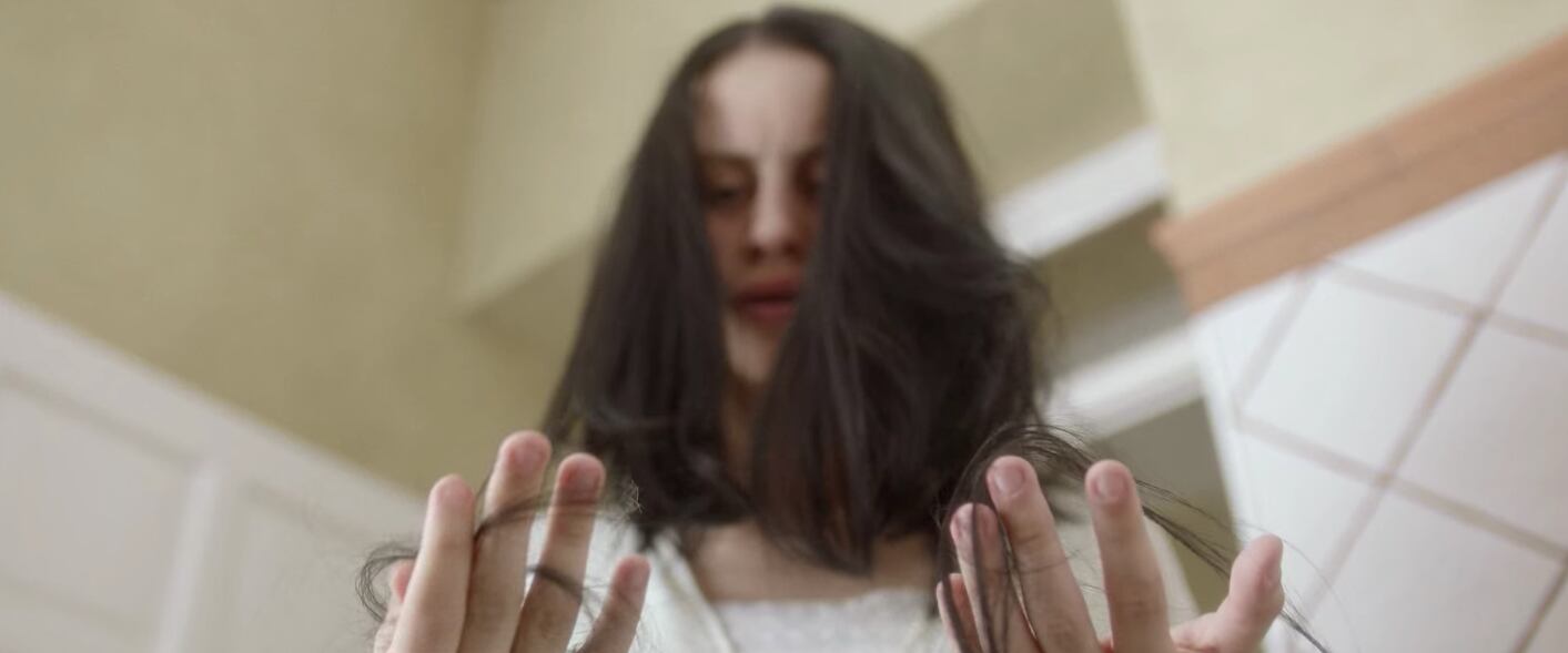 En "Tin & Tina", una mañana Lola amaneció y el cabello empezó a caerse (Foto: Netflix)