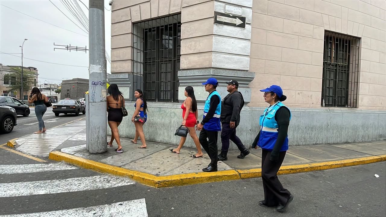 Municipalidad de Lima retira a trabajadoras sexuales de jirones Cañete y Zepita