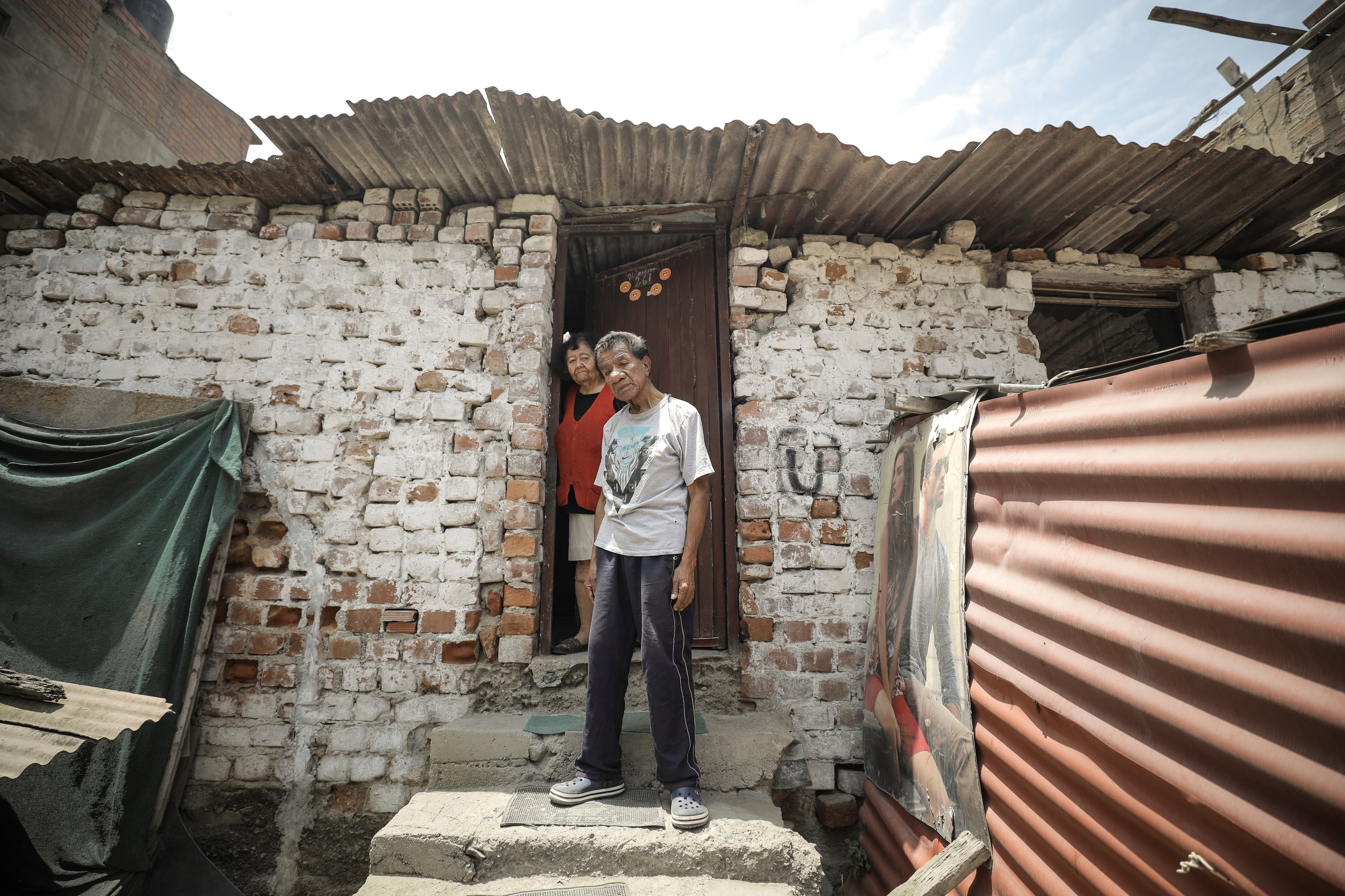Alejandro Zapata y Toribia Atocha viven solos. Uno se encuentra en la cárcel. Otro, quien fue sereno de VMT, falleció hace dos años.
FOTO: JOEL ALONZO
