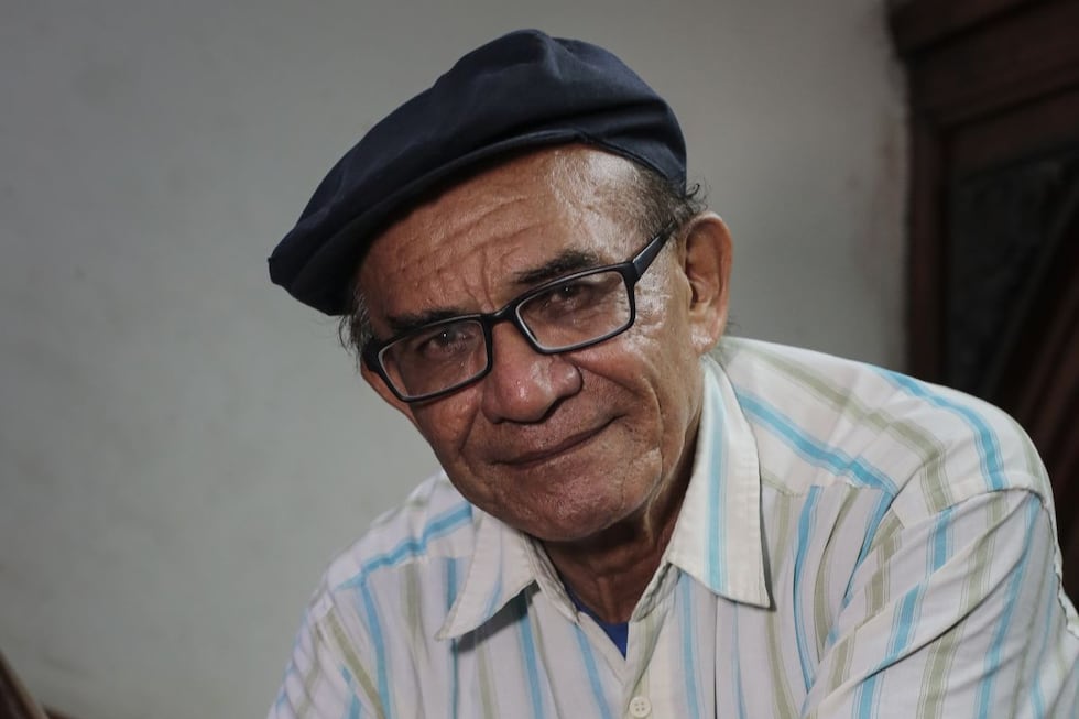 Cronwell Jara será recordado también como un hombre generoso en sus consejos, a quien le gustaba departir con sus lectores en bares, como el Queirolo.