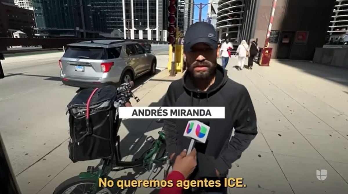 El hombre, que se identificó como Andrés Miranda dijo que él era ciudadano americano y rechaza a ICE. (Foto: captura @Univision-Chicago / YouTube)
