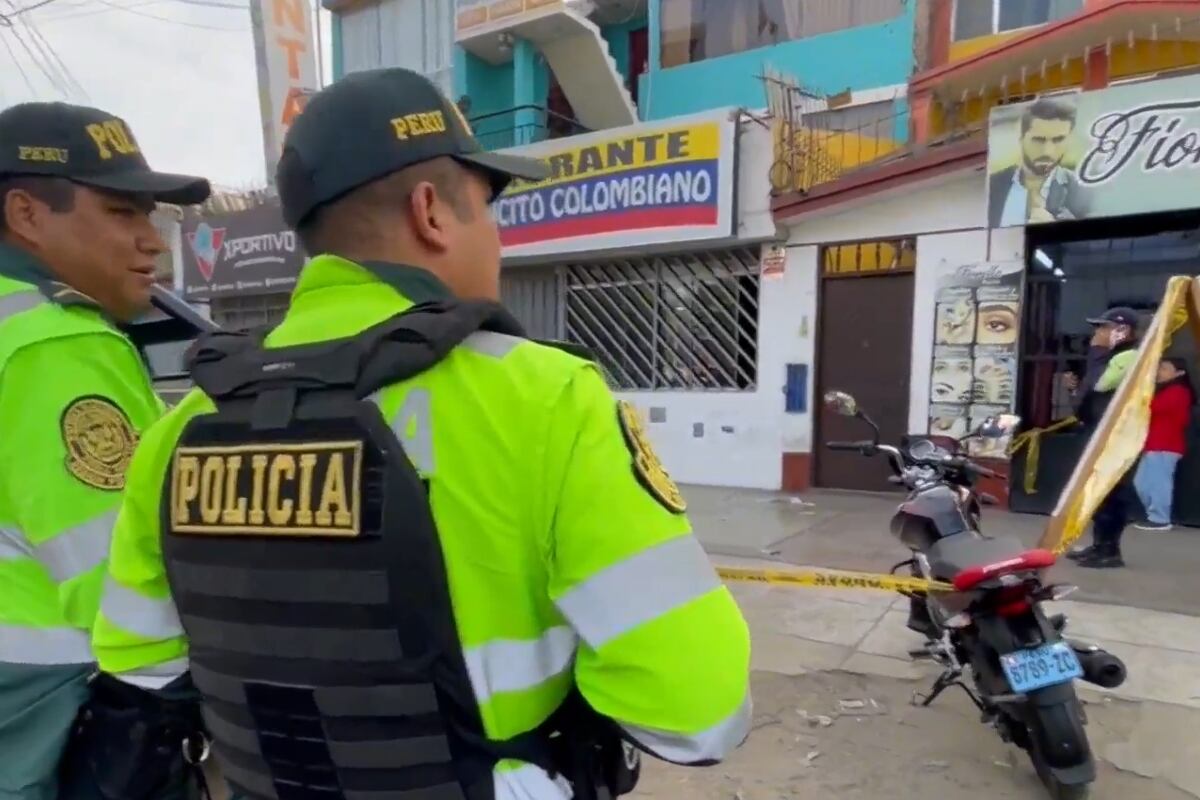 Víctimas de la balacera en SMP serían dos extranjeros, presuntamente hermanos, sorprendidos en la mesa familiar. (Foto: Captura/América Noticias)