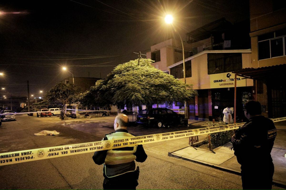Cámaras de seguridad de la licorería podrían ser clave en la investigación para identificar a los atacantes. Foto: Joel Alonzo / GEC